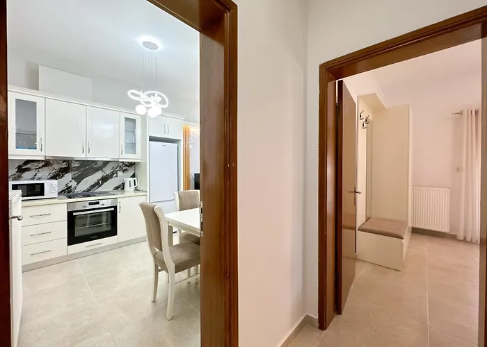 Apartman Empire 4 Néa Mihanióna