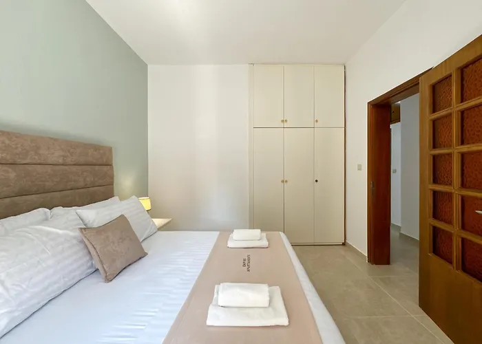 Apartman Empire 4 Néa Mihanióna