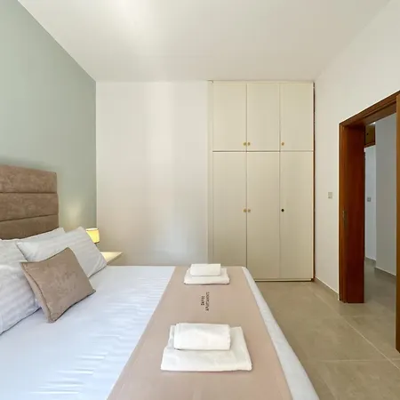 Apartman Empire 4 Néa Mihanióna