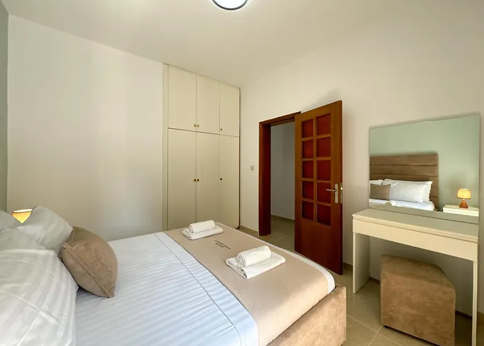 Empire 4 Apartment *